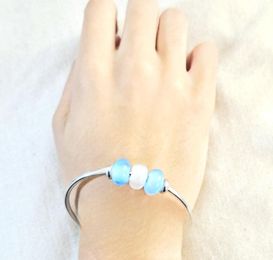 Bracelet jonc, perles œil de chat