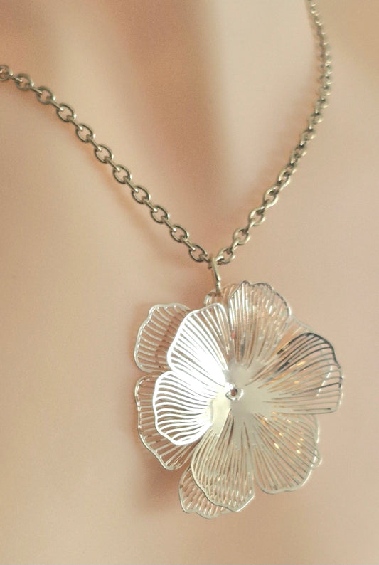 Collier grande fleur Acier