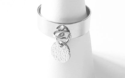 Bague pampille ronde martelée