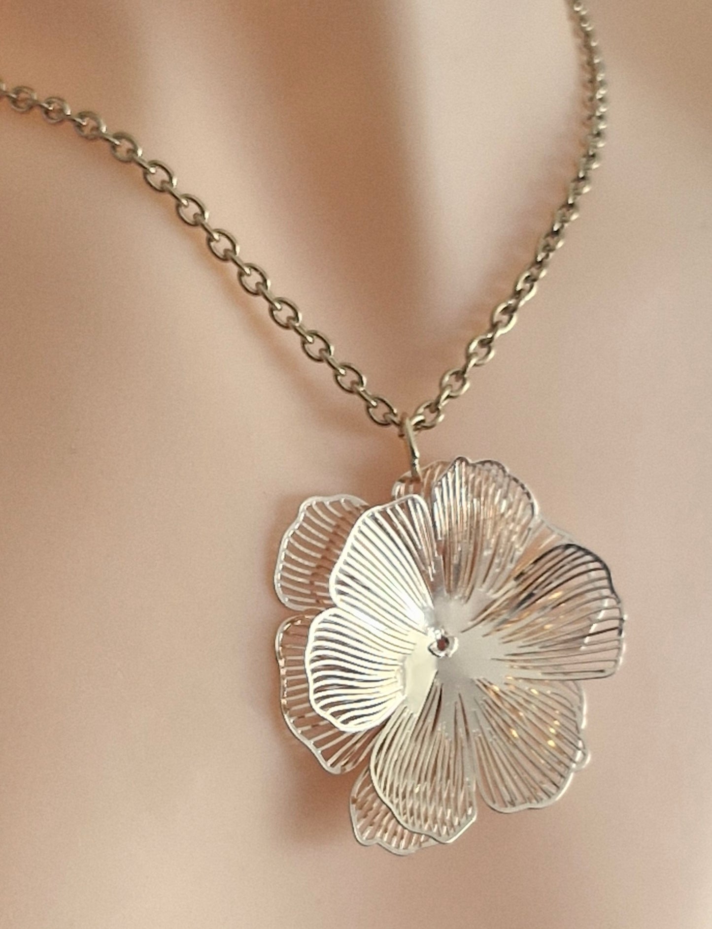 Collier grande fleur Acier