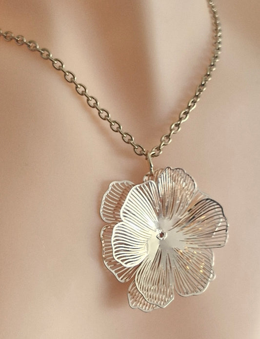 Collier grande fleur Acier